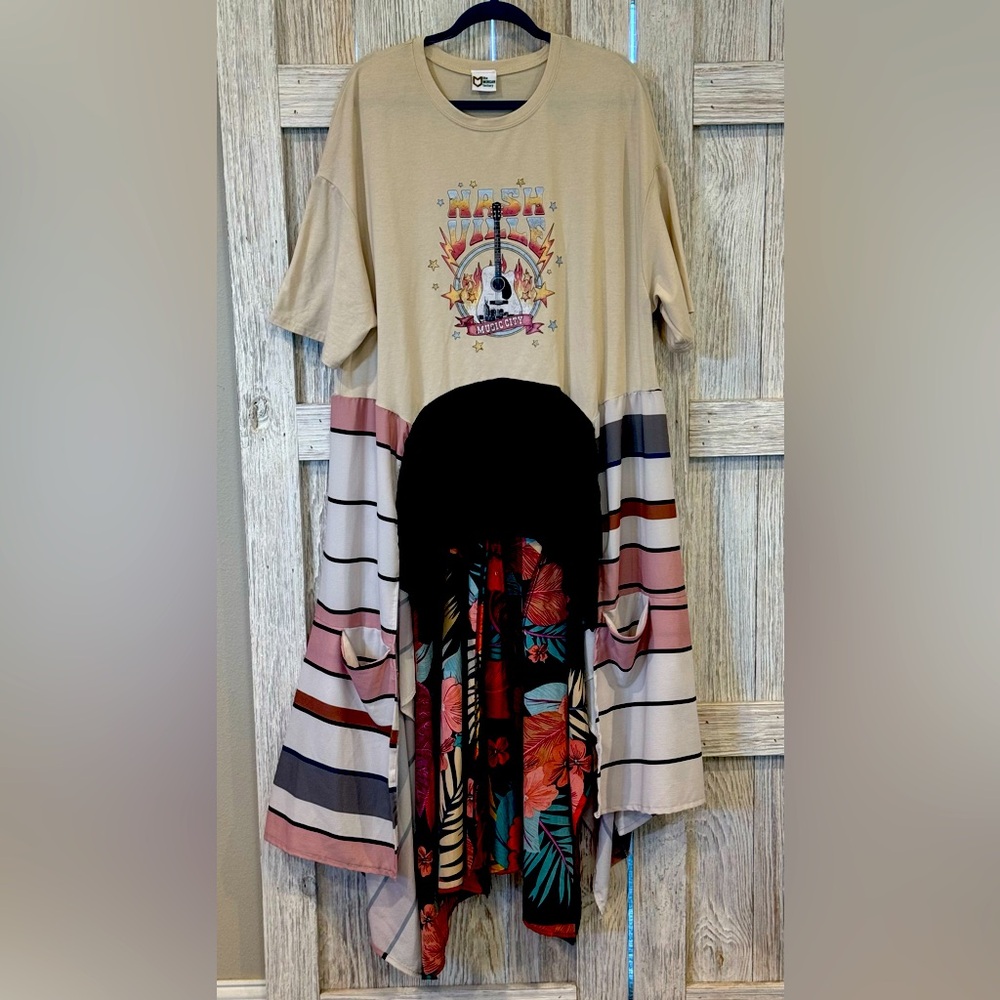 The Morgan Factory Multi Pattern Nashville Tunic will fit Sz XL to 3XL.
